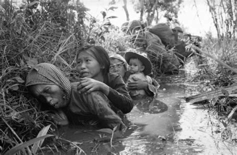livadskiory|Tough Vietnam War Photos That Will Stick In Your Mind (48 Pics).